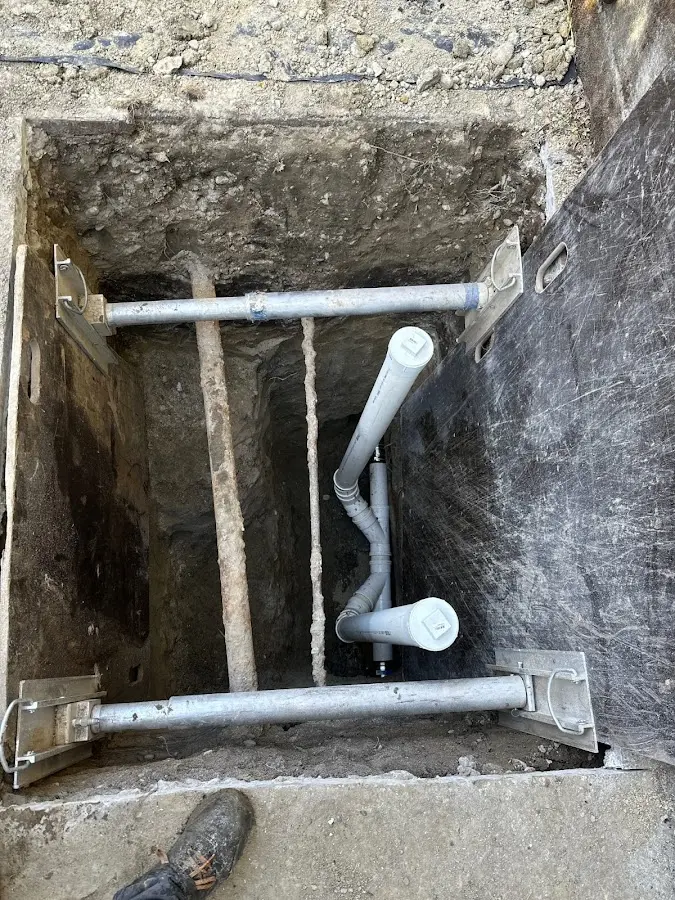Experienced plumber completing Faucet Repair work in Key West